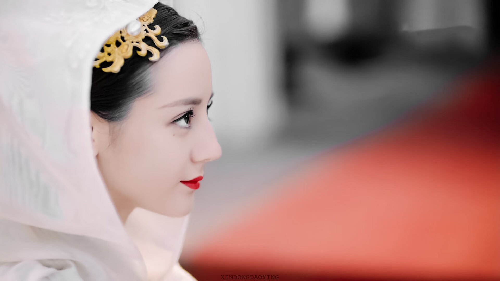 观众安全疏散系统接入赛事指挥平台统一调度,观众厅内疏散走道的净宽度应按每百人