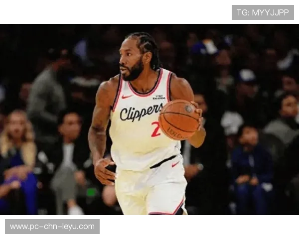 伦纳德接球即停,防守已经贴上 伦纳德接球即停,防守已经贴上